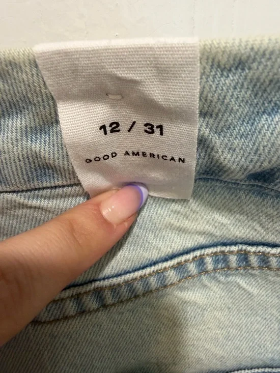 Good American Distressed Straight Jeans Size 12/31 NWT Light Wash Raw Hem - Picture 6 of 6